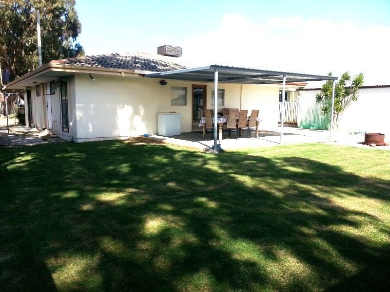 32 THOMAS STREET, Leeman WA 6514