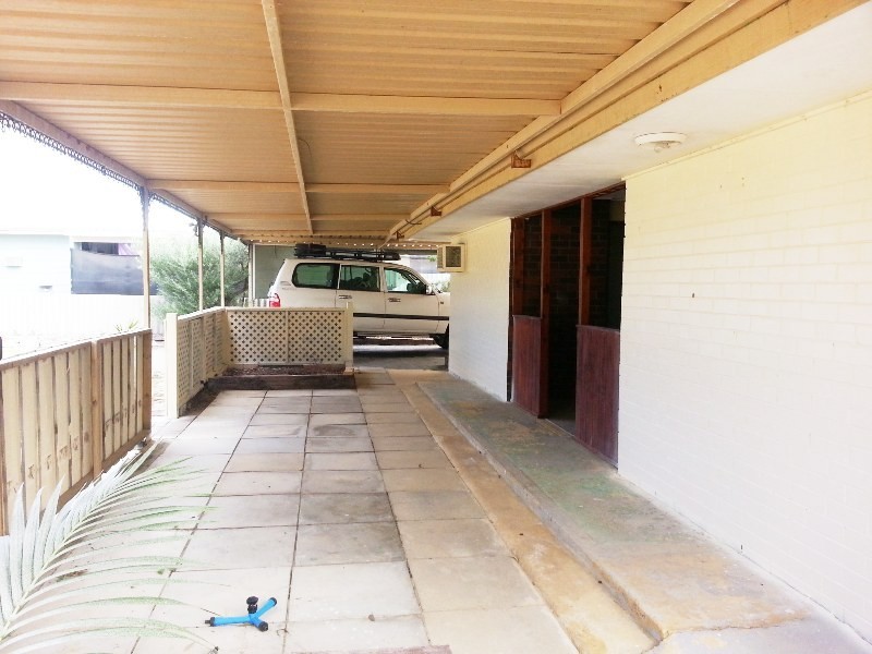 32 THOMAS STREET, Leeman WA 6514