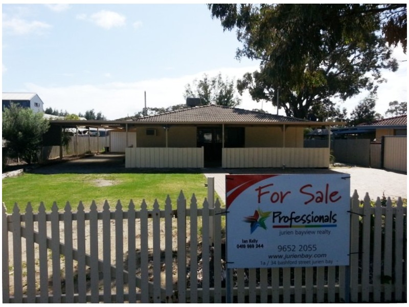 32 THOMAS STREET, Leeman WA 6514