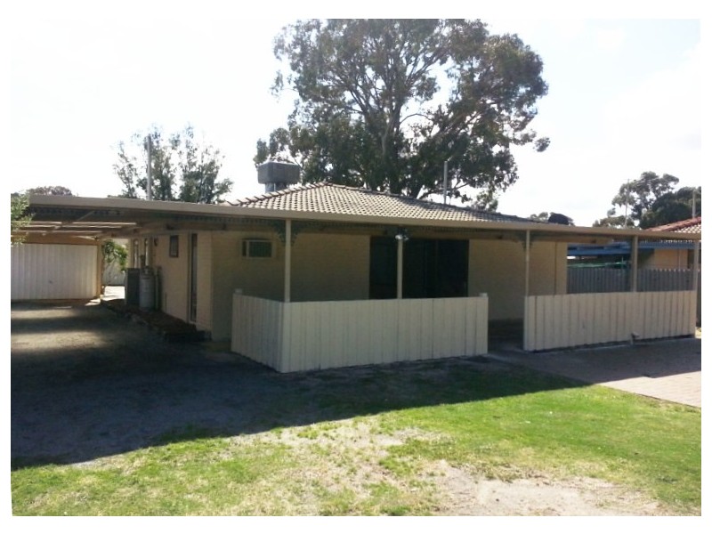 32 THOMAS STREET, Leeman WA 6514