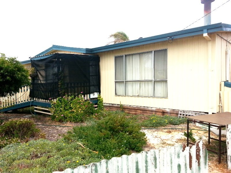 8 BONHAM STREET, Leeman WA 6514