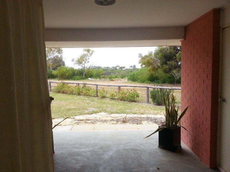 8 BELL COURT, Leeman WA 6514