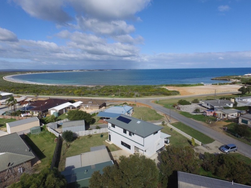 4 Bierman St, Green Head WA 6514