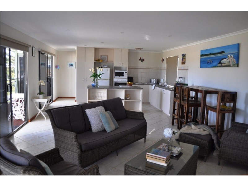 4 Bierman St, Green Head WA 6514