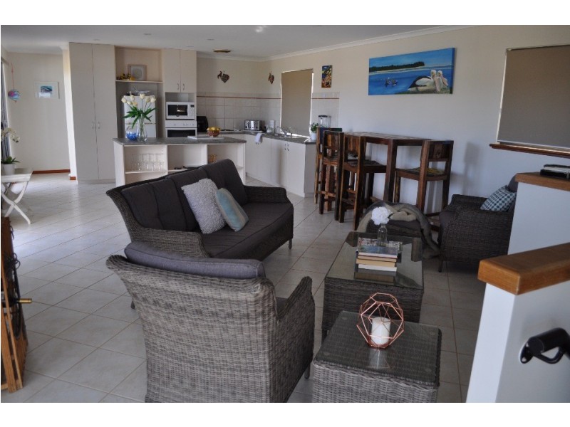 4 Bierman St, Green Head WA 6514