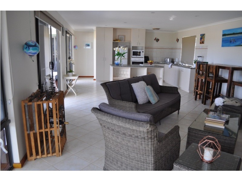 4 Bierman St, Green Head WA 6514