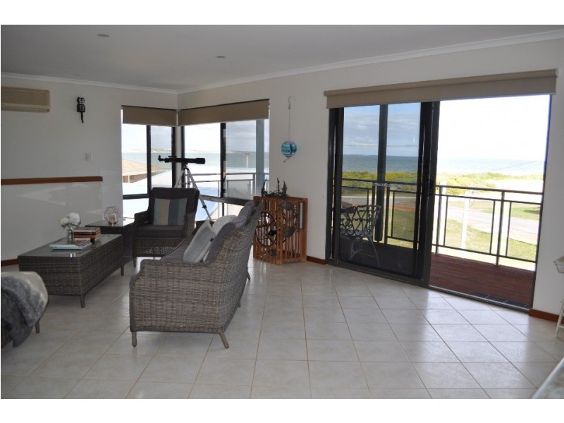 4 Bierman St, Green Head WA 6514