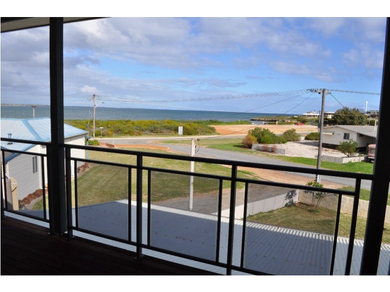 4 Bierman St, Green Head WA 6514