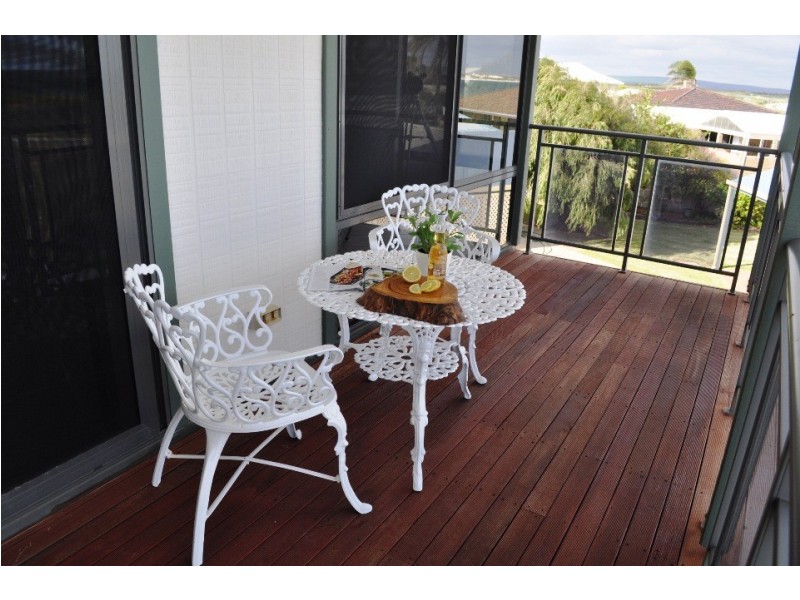 4 Bierman St, Green Head WA 6514