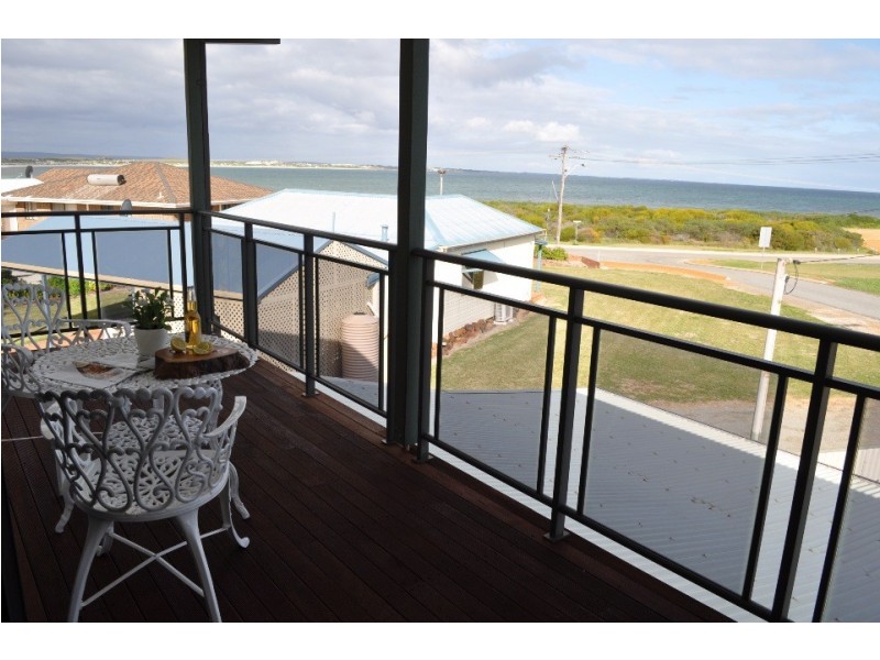 4 Bierman St, Green Head WA 6514