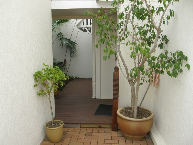 Sandstone Point QLD 4511