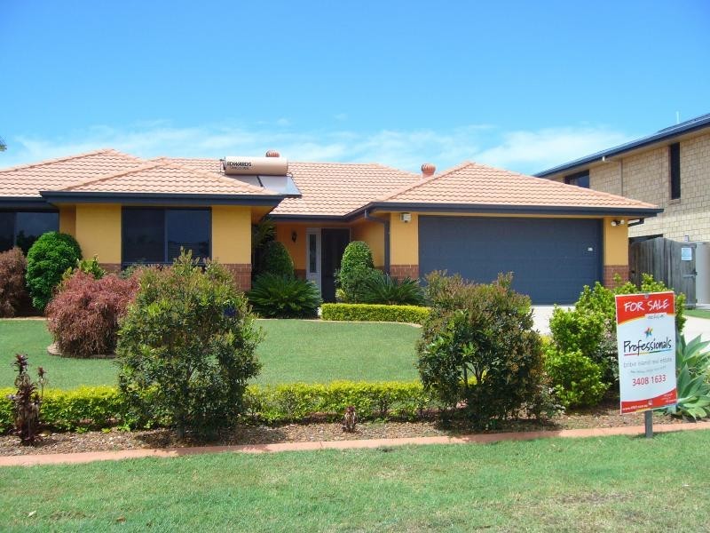 35 Bowsprit Crescent, Banksia Beach QLD 4507