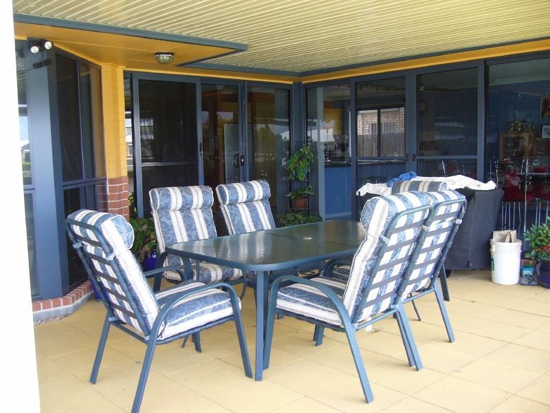 35 Bowsprit Crescent, Banksia Beach QLD 4507