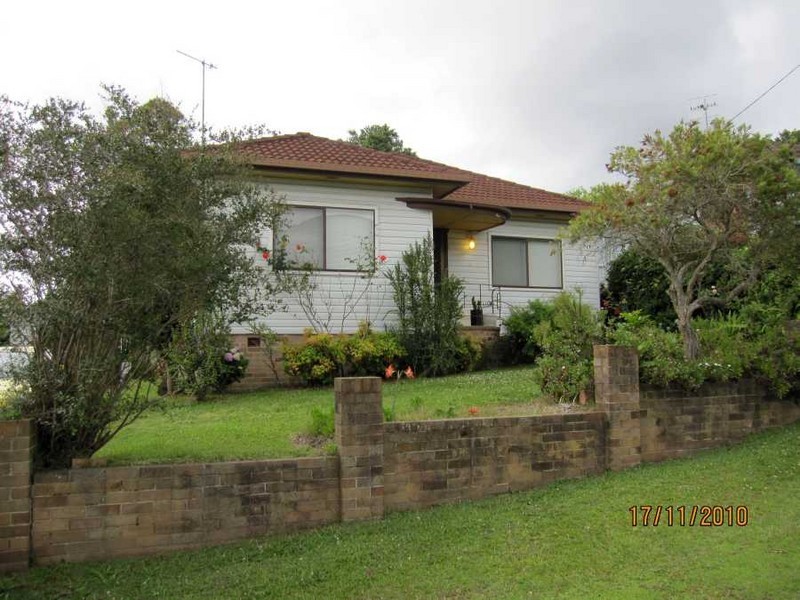 16 Moore Street, West Gosford NSW 2250