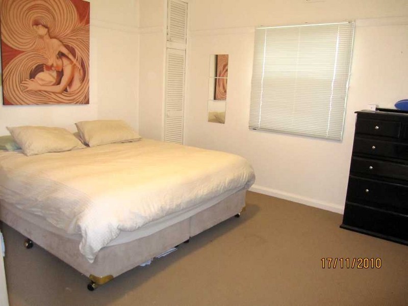 16 Moore Street, West Gosford NSW 2250