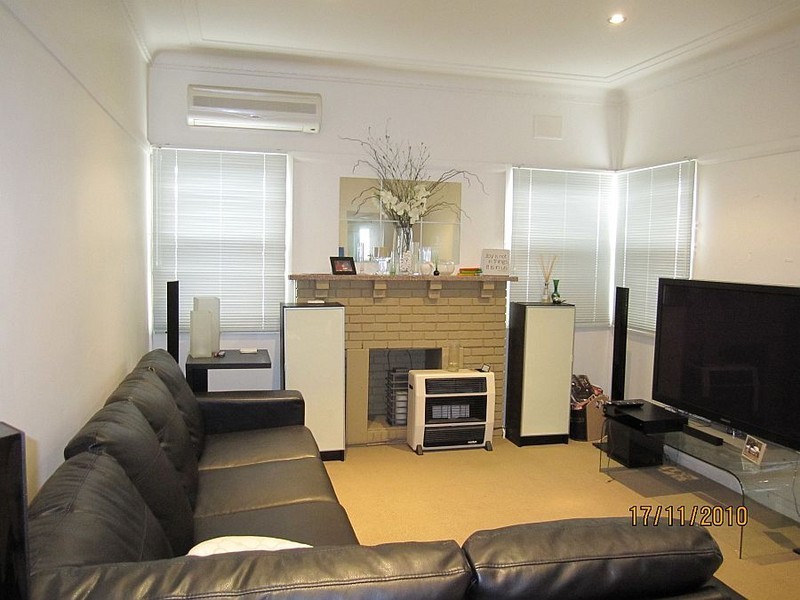 16 Moore Street, West Gosford NSW 2250