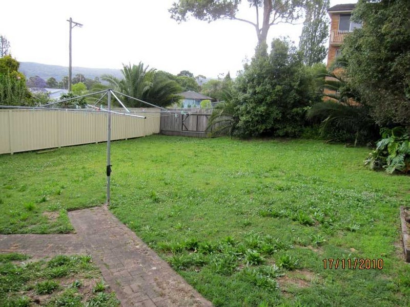 16 Moore Street, West Gosford NSW 2250