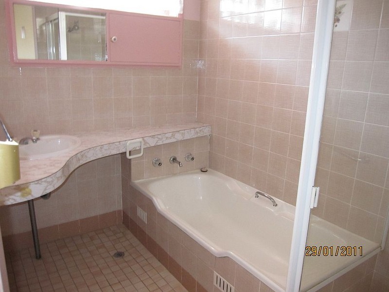 10 Bel-hilton Parade, West Gosford NSW 2250