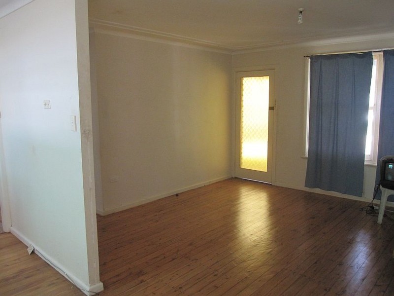 26 Day Street, Wyoming NSW 2250