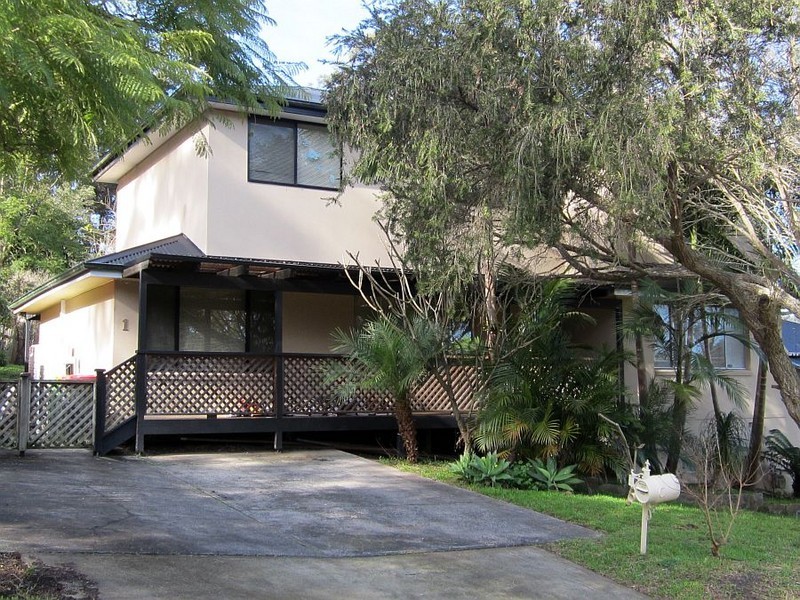 1 Roselands AVE, Wyoming NSW 2250