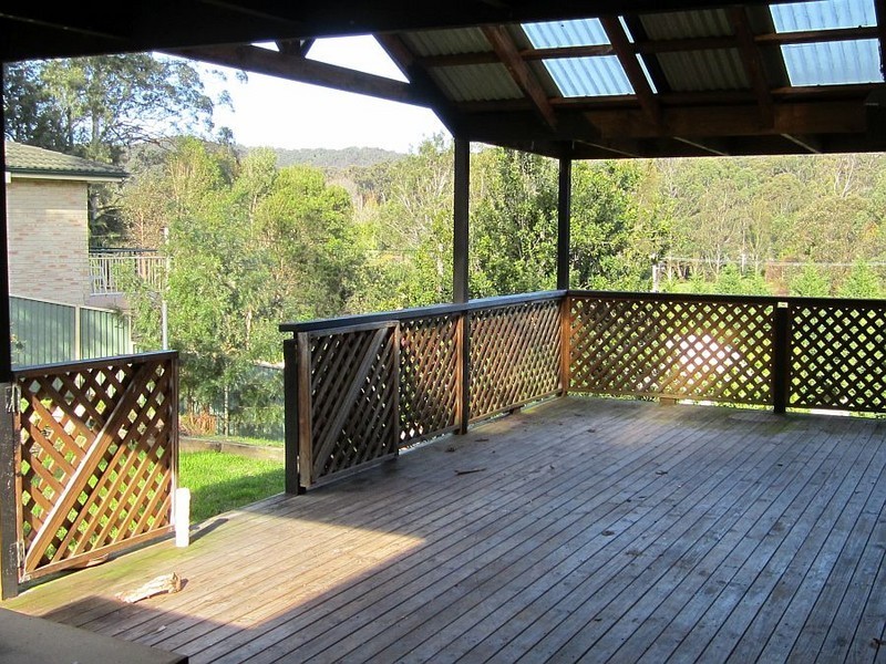 1 Roselands AVE, Wyoming NSW 2250