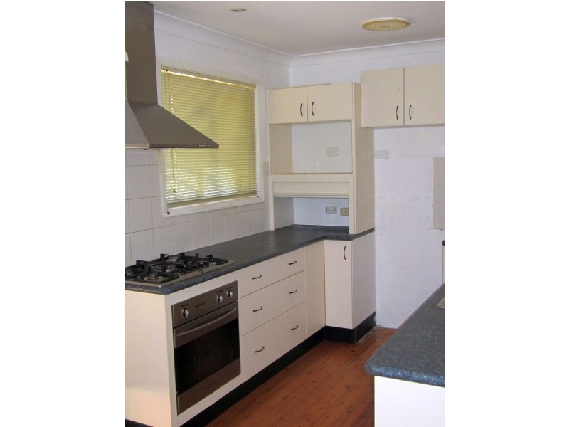 1 Roselands AVE, Wyoming NSW 2250