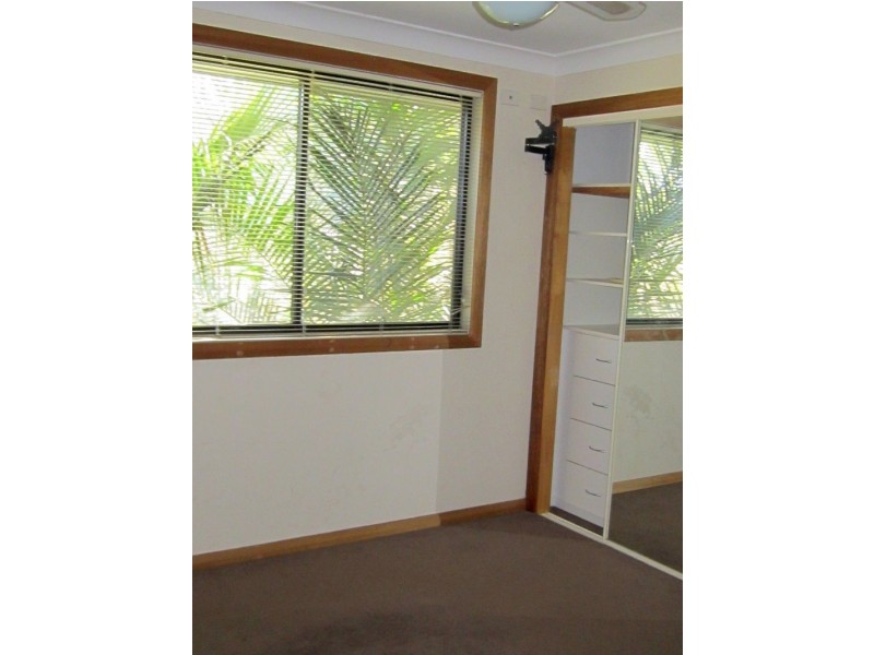 1 Roselands AVE, Wyoming NSW 2250