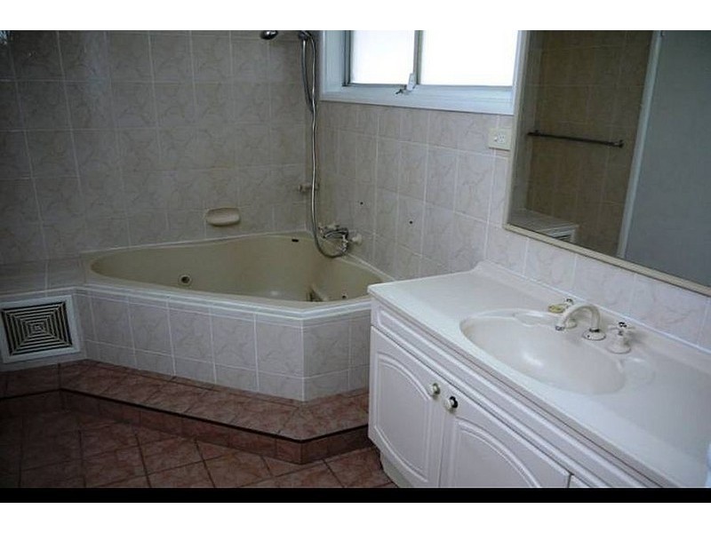 35 Cary Street, Wyoming NSW 2250