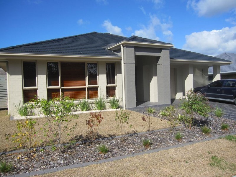 8 Hakone Road, Woongarrah NSW 2259