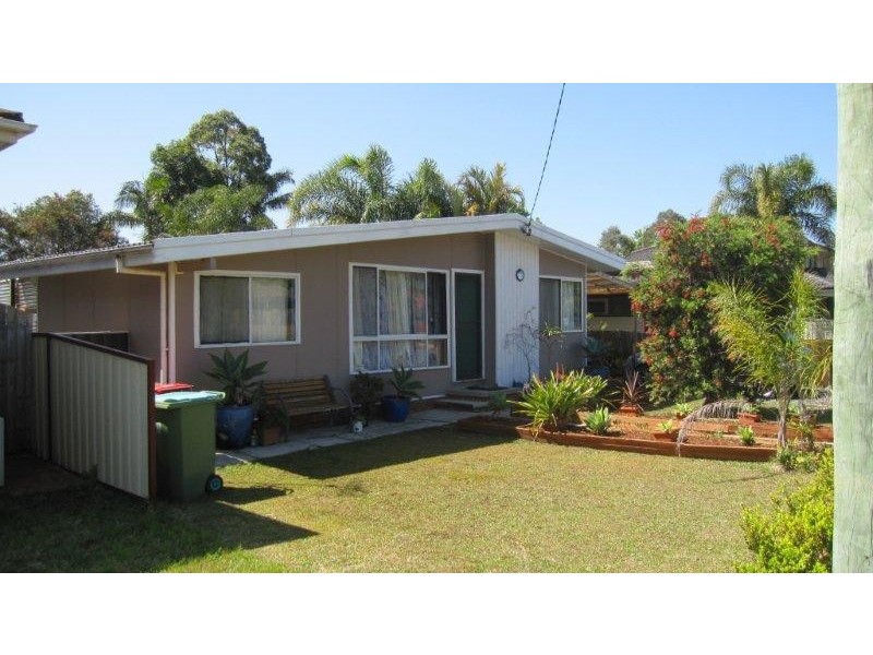 19 Emerald Place, Berkeley Vale NSW 2261