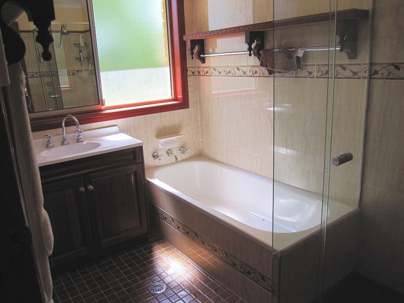 18 Beaumont Avenue, Wyoming NSW 2250