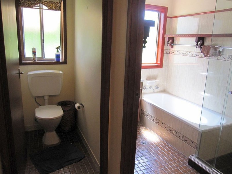 18 Beaumont Avenue, Wyoming NSW 2250