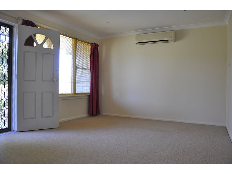 7 Isis Street, Wyoming NSW 2250