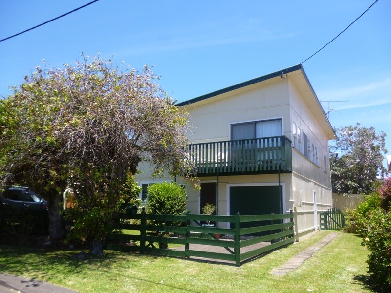 9 Scott Street, Crescent Head NSW 2440
