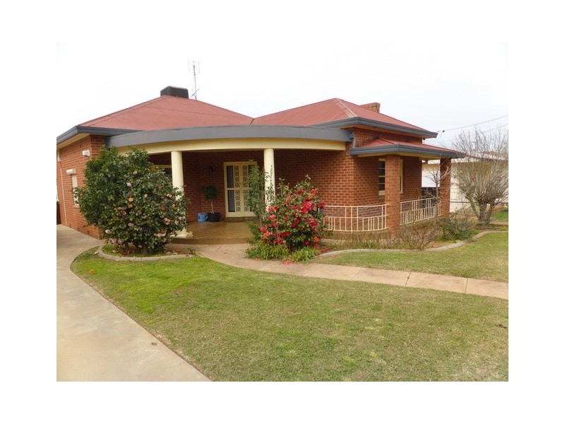 6 Weston Street, Parkes NSW 2870