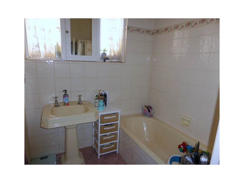 6 Weston Street, Parkes NSW 2870