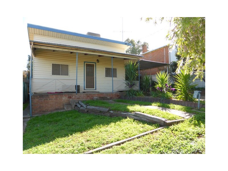 6 Drummond Street, Parkes NSW 2870