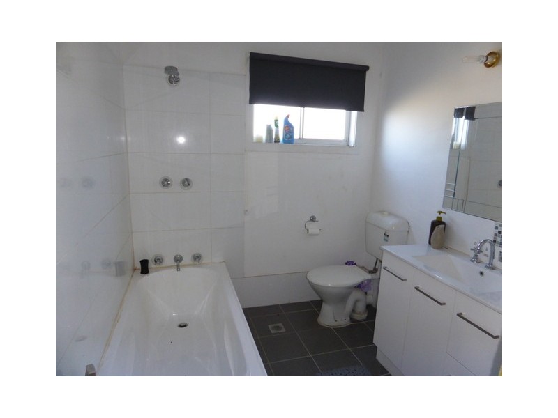 6 Drummond Street, Parkes NSW 2870