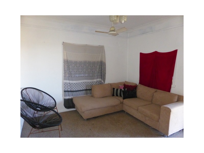 6 Drummond Street, Parkes NSW 2870