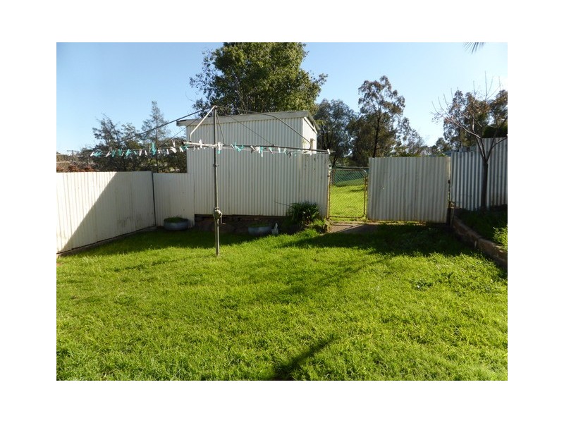 6 Drummond Street, Parkes NSW 2870