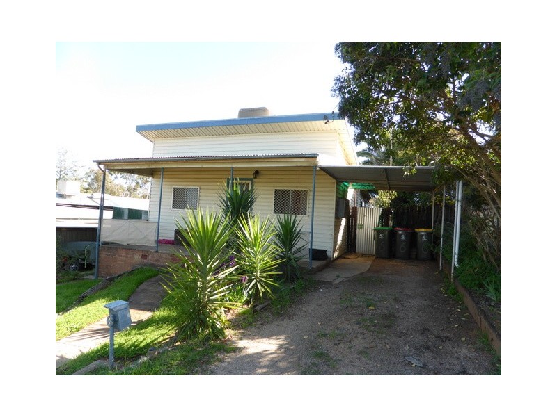 6 Drummond Street, Parkes NSW 2870