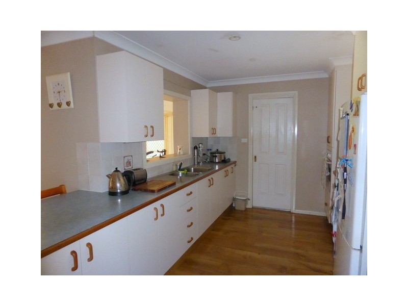 7 Mimosa Ave, Parkes NSW 2870