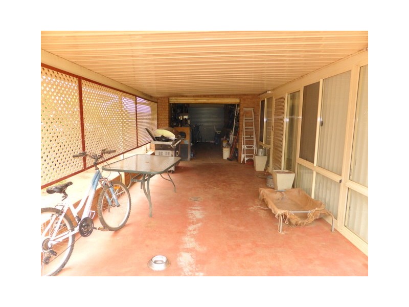 7 Mimosa Ave, Parkes NSW 2870