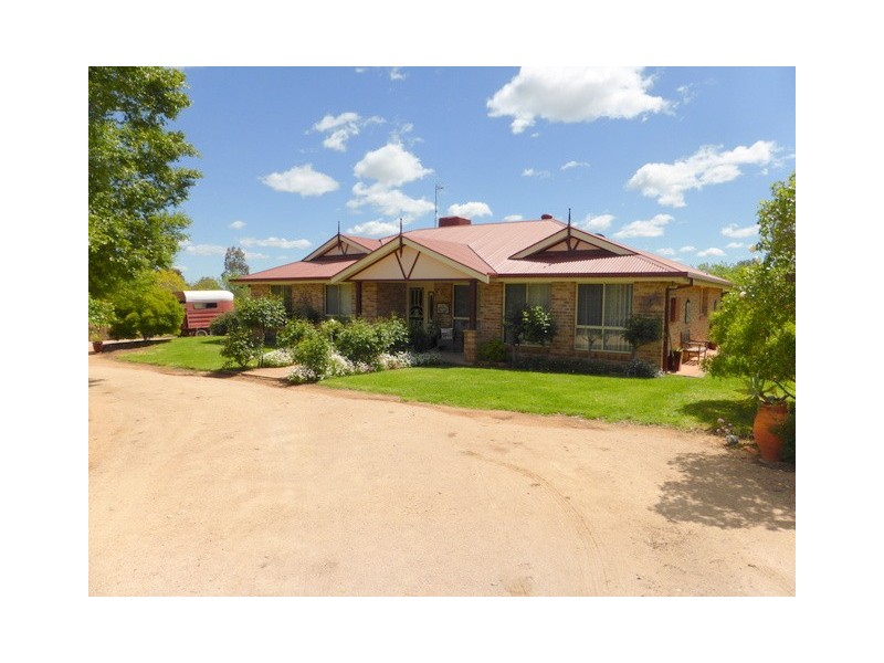 68-72 Thomas Street, Parkes NSW 2870