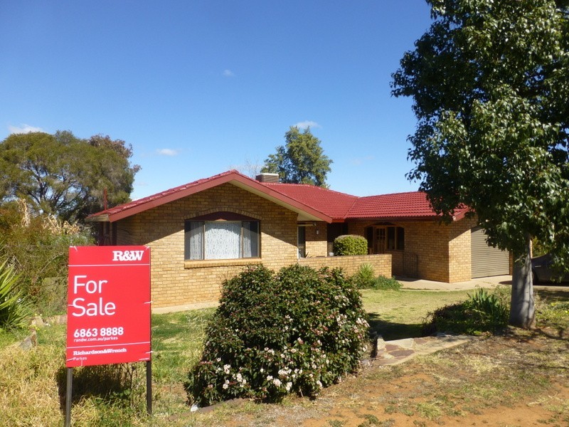 13 Want Street, Parkes NSW 2870