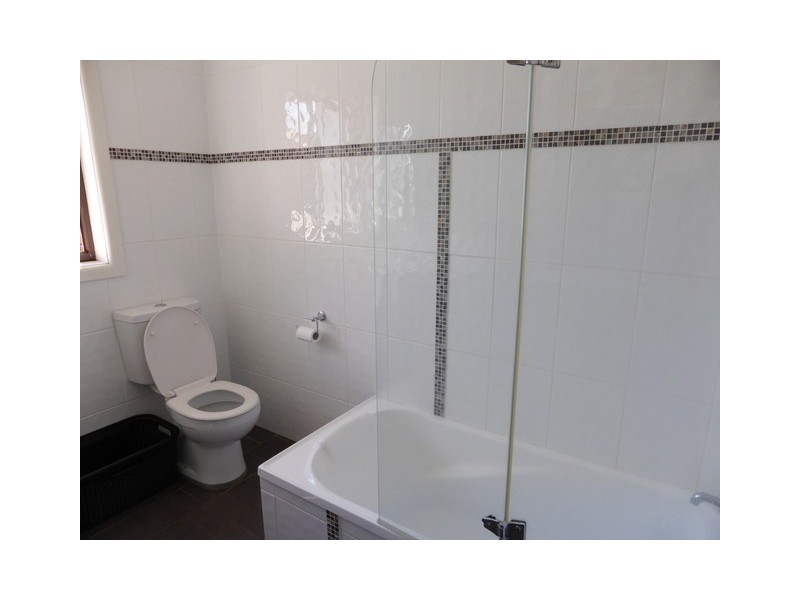 28 Evans Parade, Parkes NSW 2870