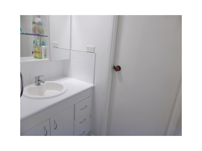 28 Evans Parade, Parkes NSW 2870