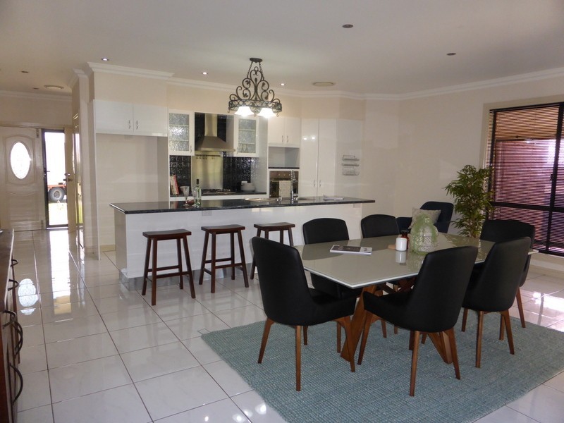 11 Mossgiel Place, Parkes NSW 2870