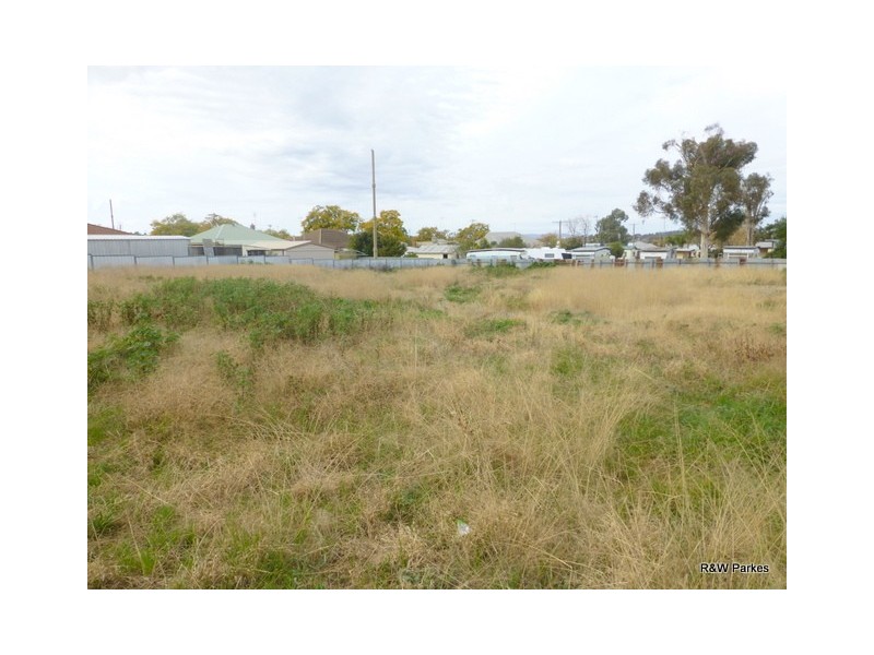 65 Victoria Street, Parkes NSW 2870