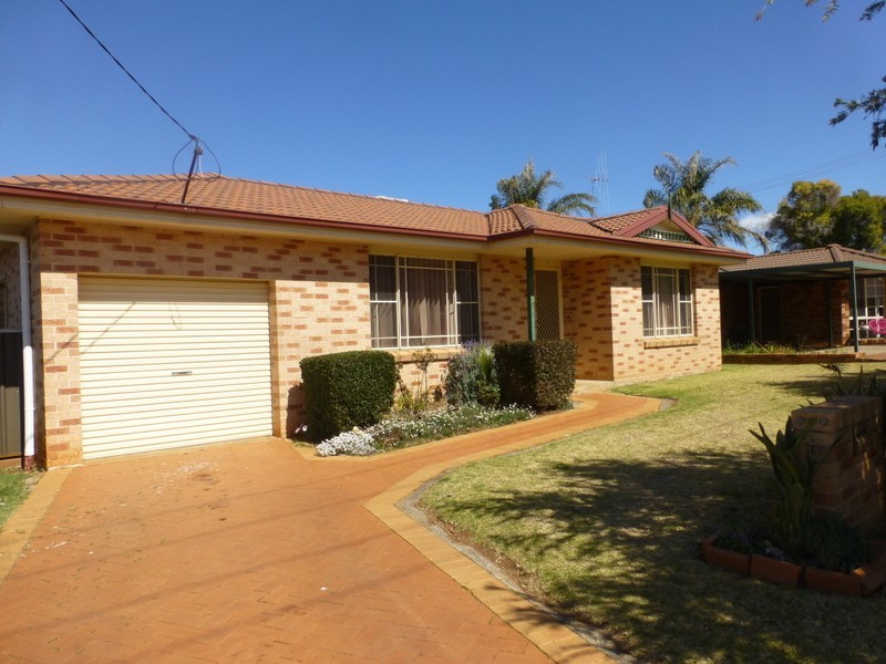 3 Guillan Place, Parkes NSW 2870